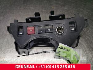 Used Panic lighting switch Citroen Berlingo 1.6 HDi 90 Phase 1 Price € 36,30 Inclusive VAT offered by van Deijne Onderdelen Uden B.V.
