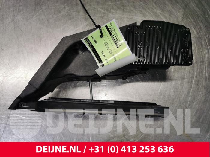 Begagnade Gaspedal Mercedes S (222.0/222.1) 3.0 S-500 Plug-in Hybrid, S-500 e 24V Pris € 90,00 Marginaltabell erbjuds av van Deijne Onderdelen Uden B.V.
