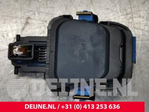 Used Rain sensor Mercedes S (W222/V222/X222) 3.0 S-500 Plug-in Hybrid, S-500 e 24V Price € 50,00 Margin scheme offered by van Deijne Onderdelen Uden B.V.