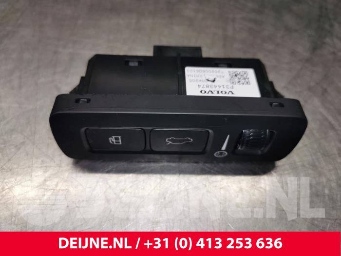 Używane Sciemniacz kokpitowy Volvo XC60 II (UZ) 2.0 B4 16V Plug-in Hybrid Cena € 20,00 Procedura marży oferowane przez van Deijne Onderdelen Uden B.V.
