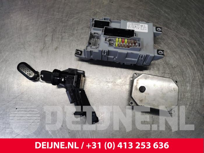 Used Ignition lock + computer Fiat Punto Evo (199) 1.2 Euro 4 Price € 100,00 Margin scheme offered by van Deijne Onderdelen Uden B.V.