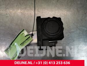 Używane Syrena alarmowa Volvo XC60 II (UZ) 2.0 T6 16V Twin Engine Cena € 50,00 Procedura marży oferowane przez van Deijne Onderdelen Uden B.V.