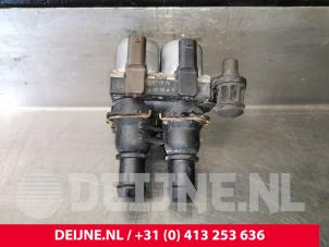 Used Electric heater valve Mercedes S (W222/V222/X222) 3.0 S-500 Plug-in Hybrid, S-500 e 24V Price € 65,00 Margin scheme offered by van Deijne Onderdelen Uden B.V.