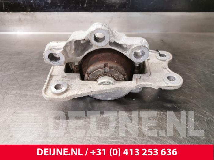 Used Engine mount Volvo XC60 II (UZ) 2.0 B4 16V Plug-in Hybrid Price € 40,00 Margin scheme offered by van Deijne Onderdelen Uden B.V.