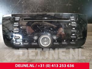 Usagé Radio Fiat Punto Evo (199) 1.3 JTD Multijet Start&Stop 16V Prix € 35,00 Règlement à la marge proposé par van Deijne Onderdelen Uden B.V.