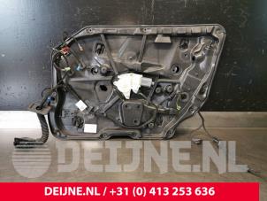 Usagé Mécanique vitre 4portes arrière gauche Mercedes S (W222/V222/X222) 3.0 S-500 Plug-in Hybrid, S-500 e 24V Prix € 100,00 Règlement à la marge proposé par van Deijne Onderdelen Uden B.V.