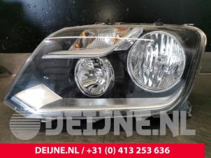 Używane Reflektor lewy Volkswagen Amarok 3.0 TDI V6 24V 4Motion Cena € 121,00 Z VAT oferowane przez van Deijne Onderdelen Uden B.V.
