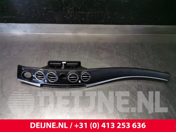 Dashboard decoration strip from a Mercedes-Benz S (W222/V222/X222) 3.0 S-500 Plug-in Hybrid, S-500 e 24V 2015