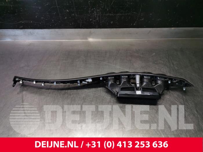 Dashboard decoration strip from a Mercedes-Benz S (W222/V222/X222) 3.0 S-500 Plug-in Hybrid, S-500 e 24V 2015