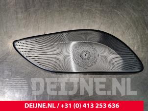 Usagé Chapeau de haut-parleur Mercedes S (W222/V222/X222) 3.0 S-500 Plug-in Hybrid, S-500 e 24V Prix € 75,00 Règlement à la marge proposé par van Deijne Onderdelen Uden B.V.