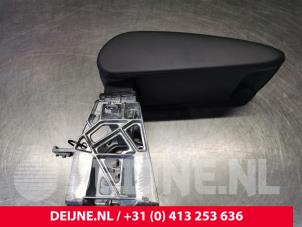 Używane Podlokietnik Audi A3 Sportback (8VA/8VF) 2.0 TDI 16V Quattro Cena € 100,00 Procedura marży oferowane przez van Deijne Onderdelen Uden B.V.