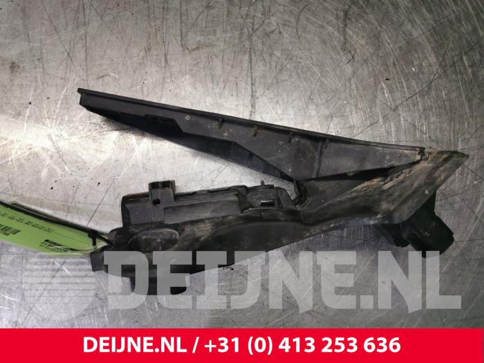 Używane Pedal gazu Volkswagen Caddy Combi III (2KB,2KJ) 1.6 TDI 16V Cena € 42,35 Z VAT oferowane przez van Deijne Onderdelen Uden B.V.