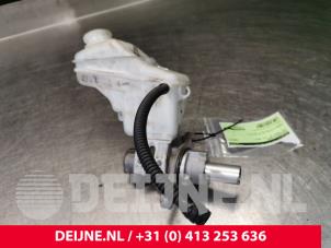 Używane Glówny cylinder hamulcowy Fiat Doblo (263) 1.6 D Multijet Cena na żądanie oferowane przez van Deijne Onderdelen Uden B.V.