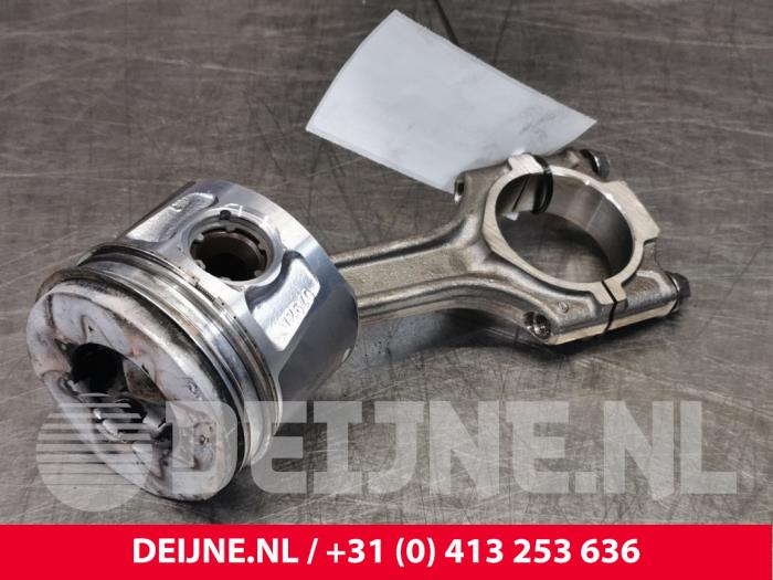 Usados Pistón Opel Combo 1.6 CDTI 16V Precio € 90,75 IVA incluido ofrecido por van Deijne Onderdelen Uden B.V.