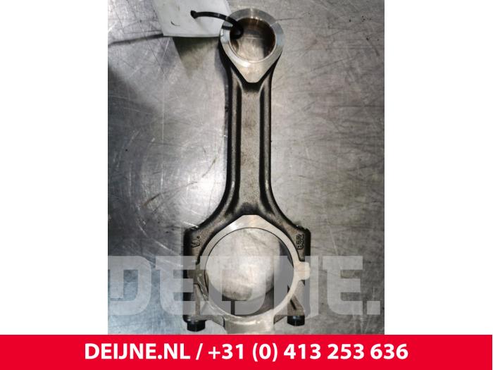 Używane Korbowód Opel Combo 1.6 CDTI 16V Cena € 30,25 Z VAT oferowane przez van Deijne Onderdelen Uden B.V.