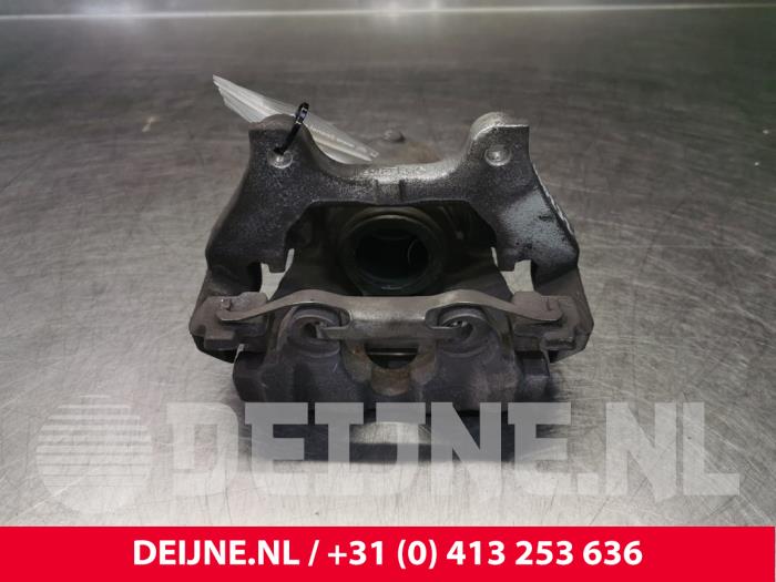 Begagnade Främre bromsok, höger Fiat Doblo (263) 1.6 D Multijet Pris € 24,20 Inklusive moms erbjuds av van Deijne Onderdelen Uden B.V.
