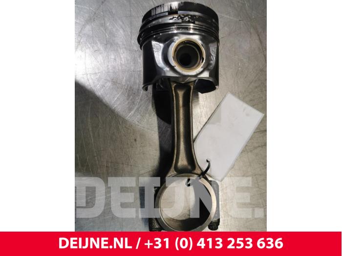 Usados Pistón Volkswagen Transporter T5 2.5 TDi Precio € 96,80 IVA incluido ofrecido por van Deijne Onderdelen Uden B.V.