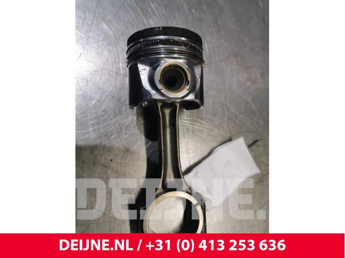 Usados Pistón Volkswagen Transporter T5 2.5 TDi Precio € 96,80 IVA incluido ofrecido por van Deijne Onderdelen Uden B.V.
