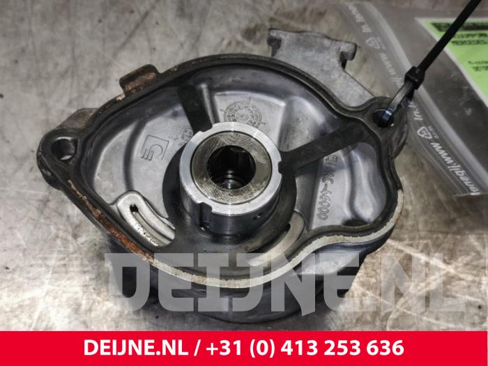 Vacuum pump (diesel) from a Mercedes-Benz Sprinter 3,5t (906.73) 313 CDI 16V 2013