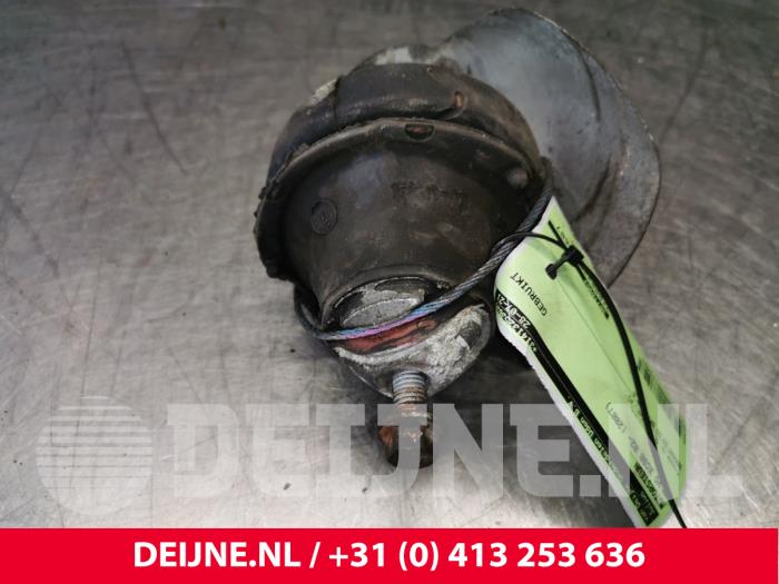 Usagé Support moteur Volvo XC90 I 4.4 V8 32V Prix € 40,00 Règlement à la marge proposé par van Deijne Onderdelen Uden B.V.