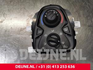 Usados Panel de control de calefacción Peugeot 108 1.0 12V VVT-i Precio € 30,00 Norma de margen ofrecido por van Deijne Onderdelen Uden B.V.