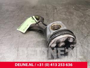 Używane Tlok Mercedes Sprinter 3,5t (906.63) 313 CDI 16V Cena € 121,00 Z VAT oferowane przez van Deijne Onderdelen Uden B.V.