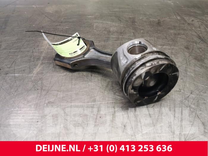 Usagé Bielle Mercedes Sprinter 3,5t (906.63) 310 CDI 16V Prix € 90,75 Prix TTC proposé par van Deijne Onderdelen Uden B.V.
