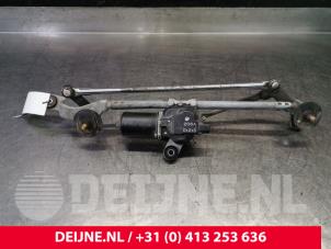 Used Wiper motor + mechanism Nissan NV 200 (M20M) 1.5 dCi 86 Price on request offered by van Deijne Onderdelen Uden B.V.