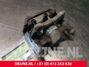 Używane Zacisk hamulcowy prawy tyl Mercedes Vito Tourer (447.7) 2.2 114 CDI 16V Cena na żądanie oferowane przez van Deijne Onderdelen Uden B.V.