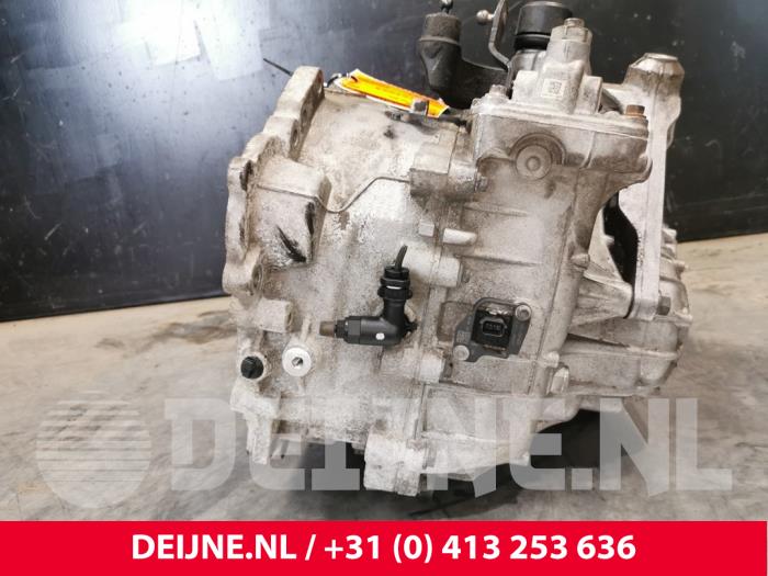 Gearbox from a Volvo V40 Cross Country (MZ) 2.0 D4 20V 2014