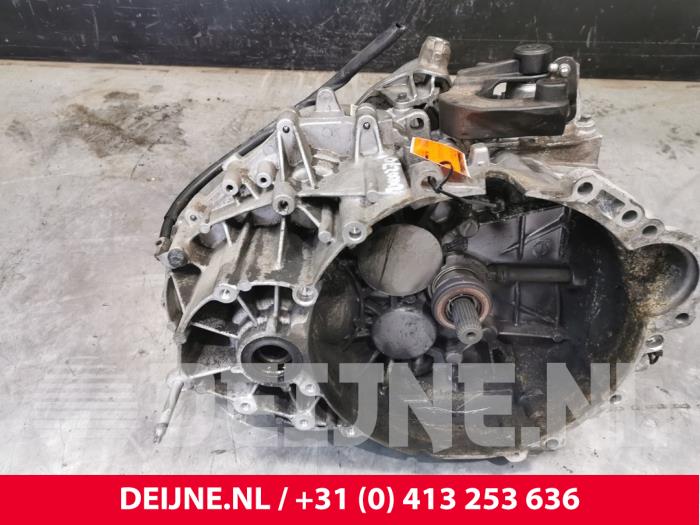 Gearbox from a Volvo V40 Cross Country (MZ) 2.0 D4 20V 2014