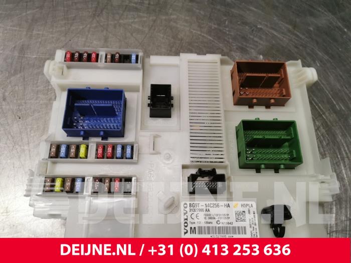 Fuse box Volvo V60 I 2.4 D6 20V Plug-in Hybrid AWD - 31327995 VOLVO
