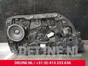 Używane Mechanizm szyby lewej przedniej wersja 4-drzwiowa Volvo V40 (MV) 1.6 D2 Cena € 30,00 Procedura marży oferowane przez van Deijne Onderdelen Uden B.V.