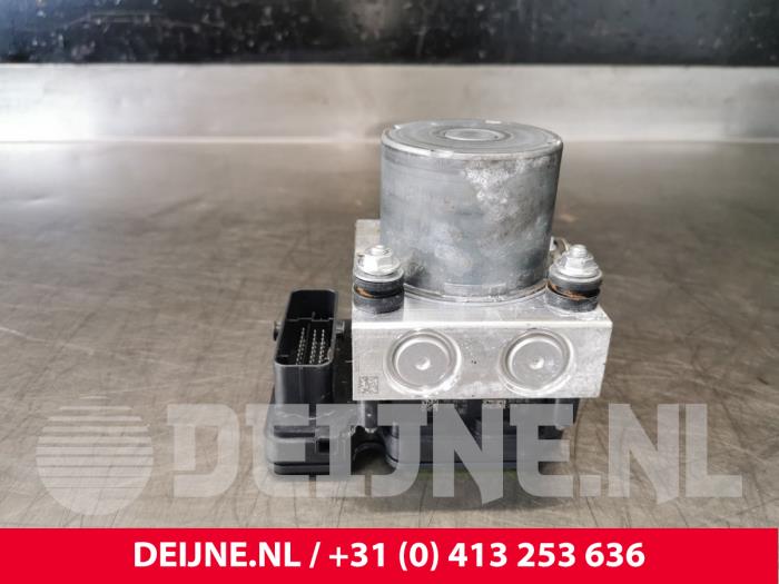 Used ABS pump Volkswagen Crafter (SY) 2.0 TDI FWD Price € 223,85 Inclusive VAT offered by van Deijne Onderdelen Uden B.V.
