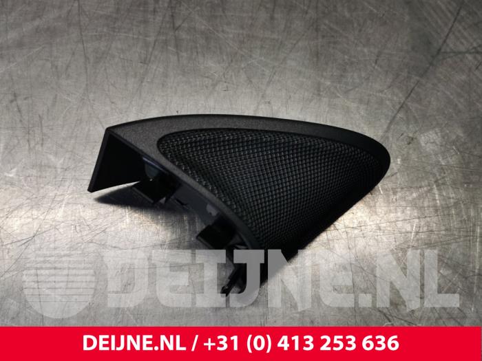 Usagé Tweeter Mercedes CLA (117.3) 2.0 CLA-250 Turbo 16V Prix € 14,00 Règlement à la marge proposé par van Deijne Onderdelen Uden B.V.