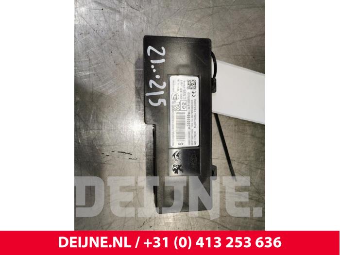 Używane Modul radiowy Opel Vivaro 2.0 CDTI 122 Cena € 84,70 Z VAT oferowane przez van Deijne Onderdelen Uden B.V.