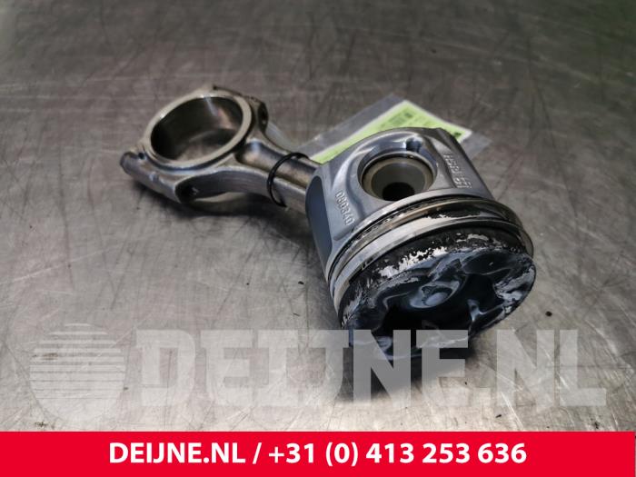 Usados Pistón Mercedes Vito (447.6) 1.6 111 CDI 16V Precio € 181,50 IVA incluido ofrecido por van Deijne Onderdelen Uden B.V.