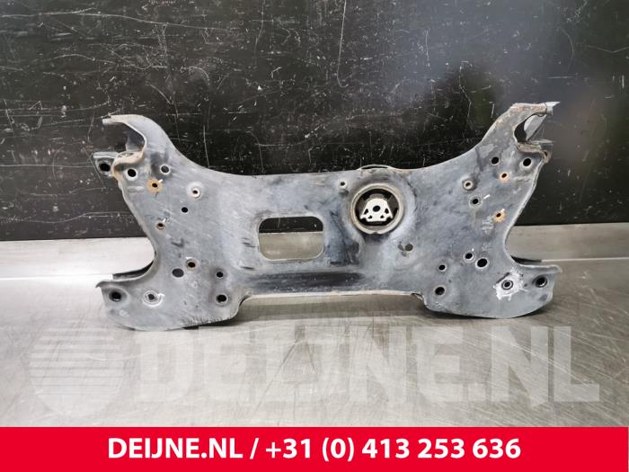 Subframe from a Volkswagen Caddy IV 1.6 TDI 16V 2016