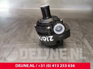Used Additional water pump Mercedes Vito (447.6) 2.0 114 CDI 16V Price € 36,30 Inclusive VAT offered by van Deijne Onderdelen Uden B.V.