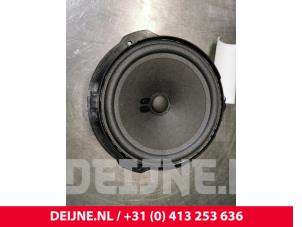 Used Speaker Mercedes Vito (447.6) 2.0 114 CDI 16V Price € 24,20 Inclusive VAT offered by van Deijne Onderdelen Uden B.V.
