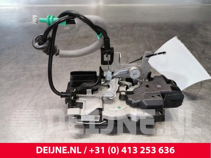 Front door lock mechanism 4-door, right Volvo V60 II 2.0 T8 16V Plug-in ...