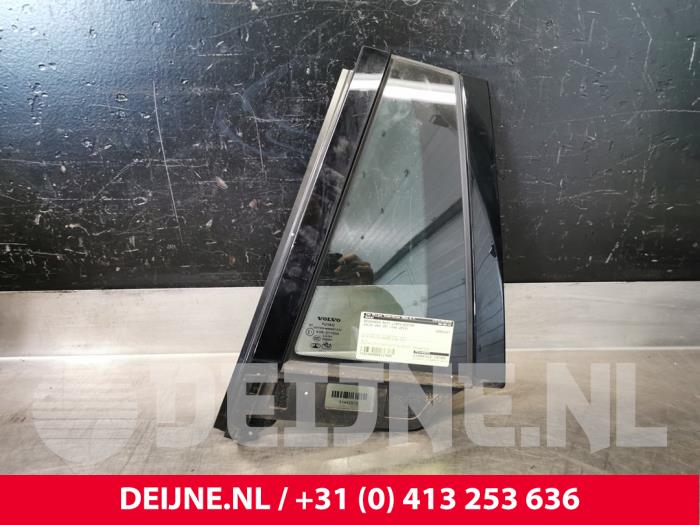 Usados Ventanilla triangular izquierda detrás Volvo V60 II (ZW) 2.0 T8 16V Plug-in Hybrid AWD Precio € 50,00 Norma de margen ofrecido por van Deijne Onderdelen Uden B.V.