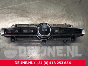 Used Radio control panel Volvo V60 II (ZW) 2.0 T8 16V Plug-in Hybrid AWD Price € 50,00 Margin scheme offered by van Deijne Onderdelen Uden B.V.