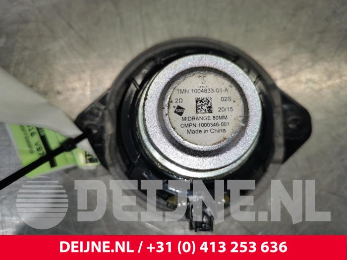 Używane Glosnik Tesla Model S 70D Cena € 18,15 Z VAT oferowane przez van Deijne Onderdelen Uden B.V.