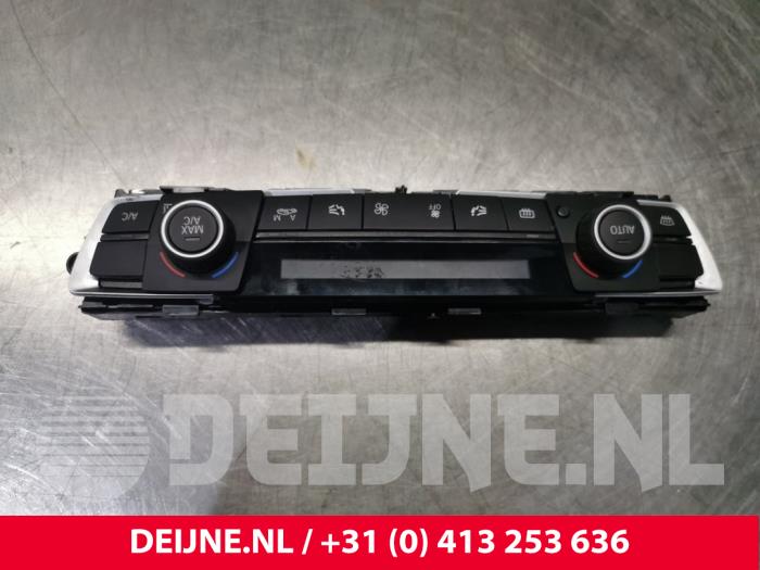 Heater control panel from a BMW 3 serie Gran Turismo (F34) 320i 2.0 16V 2017
