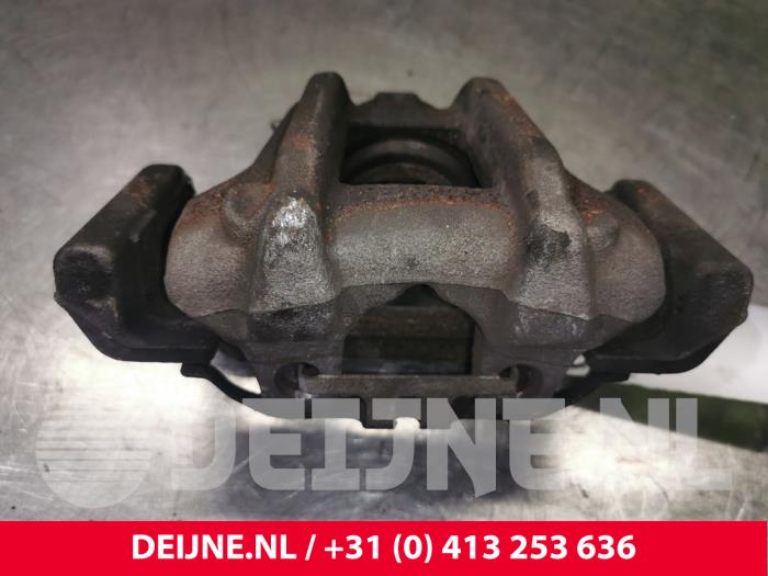 Front brake calliper, left from a BMW 3 serie Gran Turismo (F34) 320i 2.0 16V 2017