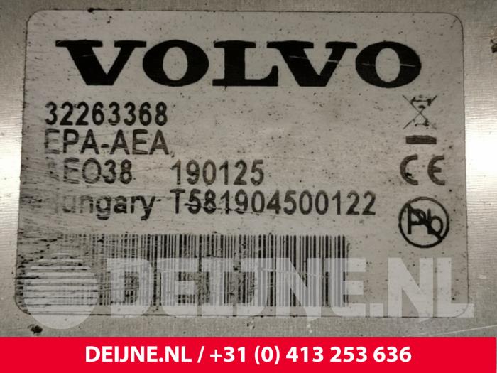 Chargeur de batterie d'un Volvo V60 II (ZW) 2.0 T8 16V Plug-in Hybrid AWD 2019