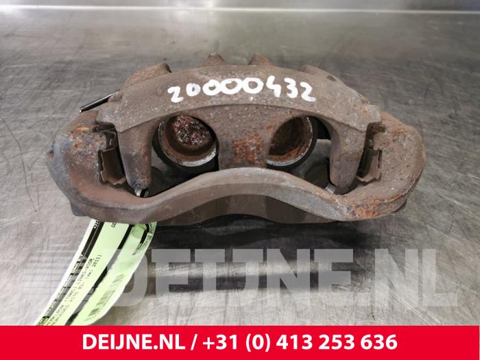 Bremszange links vorne van een Mercedes-Benz Vito (639.6) 2.2 110 CDI 16V Euro 5 2011