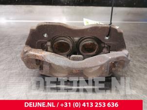 Used Front brake calliper, left Mercedes Vito (639.6) 2.2 110 CDI 16V Euro 5 Price on request offered by van Deijne Onderdelen Uden B.V.