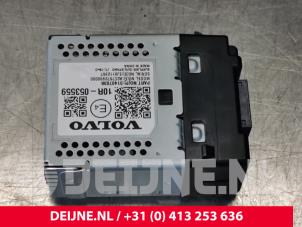 Używane Zlacze AUX/USB Volvo V60 II (ZW) 2.0 T8 16V Plug-in Hybrid AWD Cena € 35,00 Procedura marży oferowane przez van Deijne Onderdelen Uden B.V.